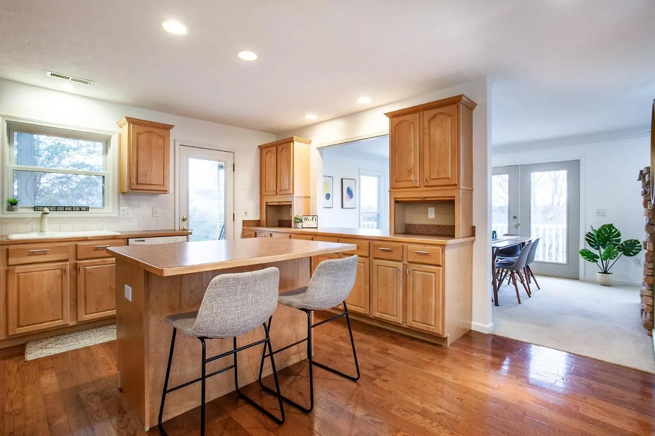 Sunny Ridge - Hot Tub, Gym, Jacuzzi Tub, Game Holiday home Pigeon Forge
