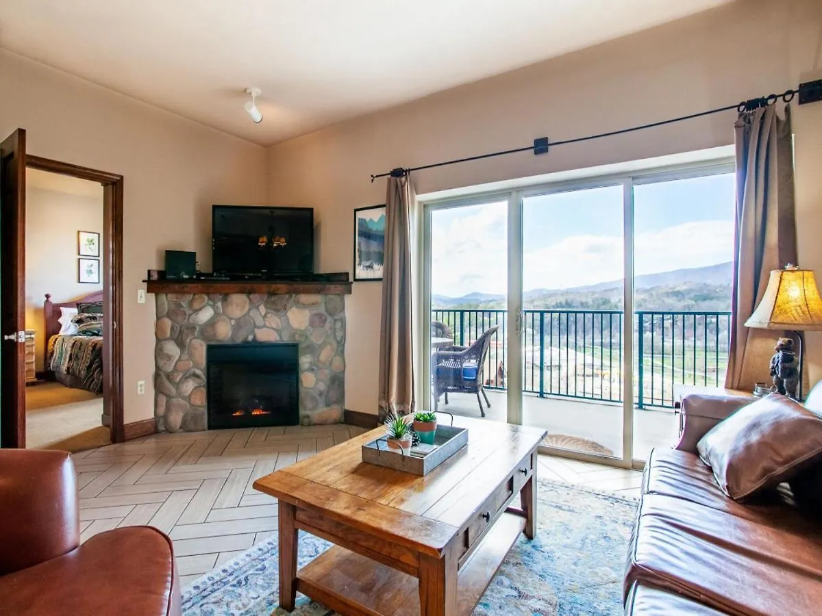 Holiday home A View To Remember - Mountain Views, Pools! Pigeon Forge