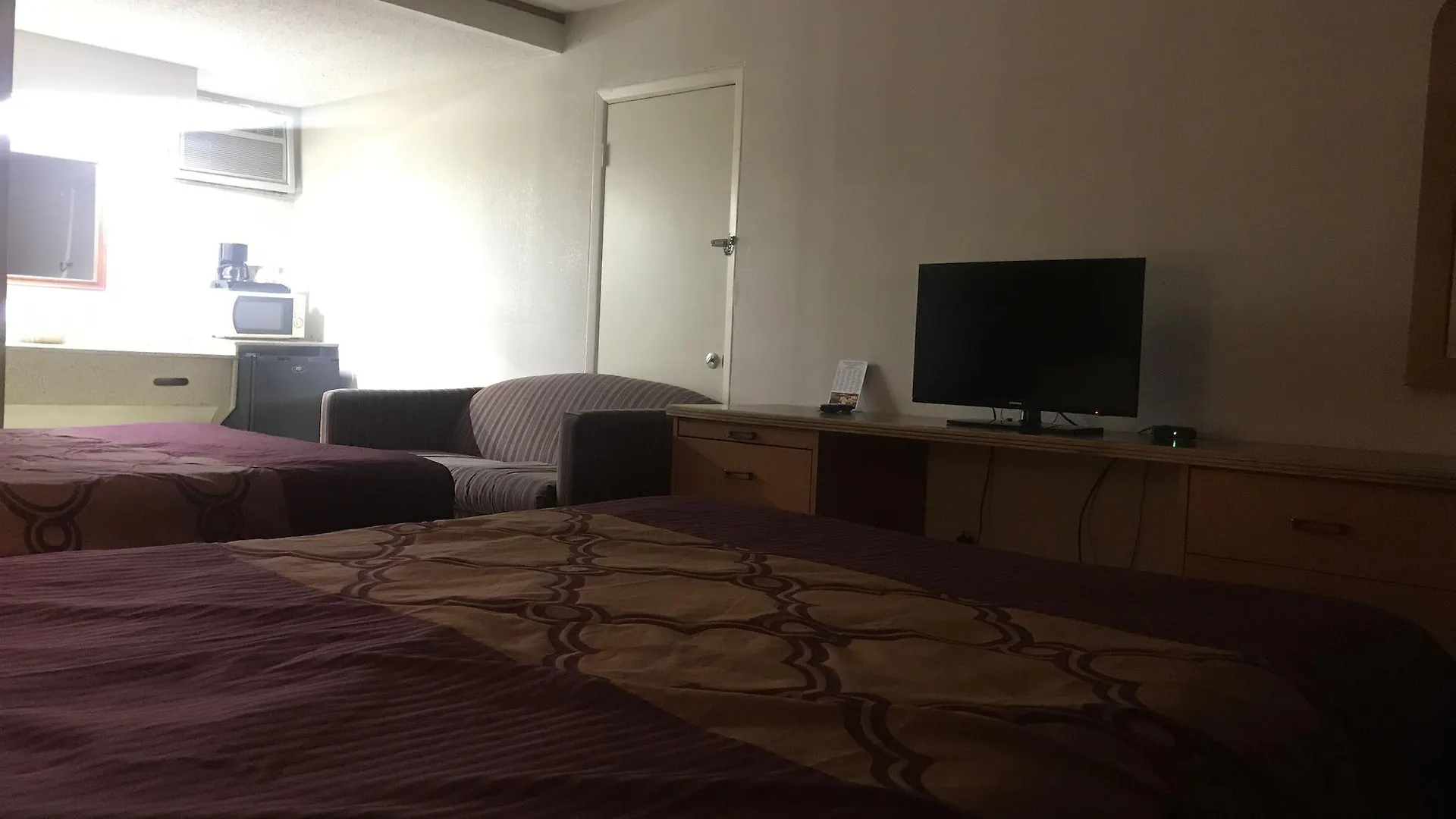 Hotel Rodeway On The Parkway 2*