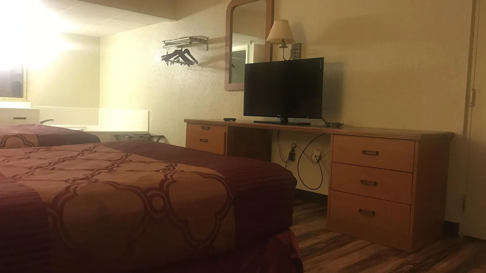Hotel Rodeway On The Parkway 2*
