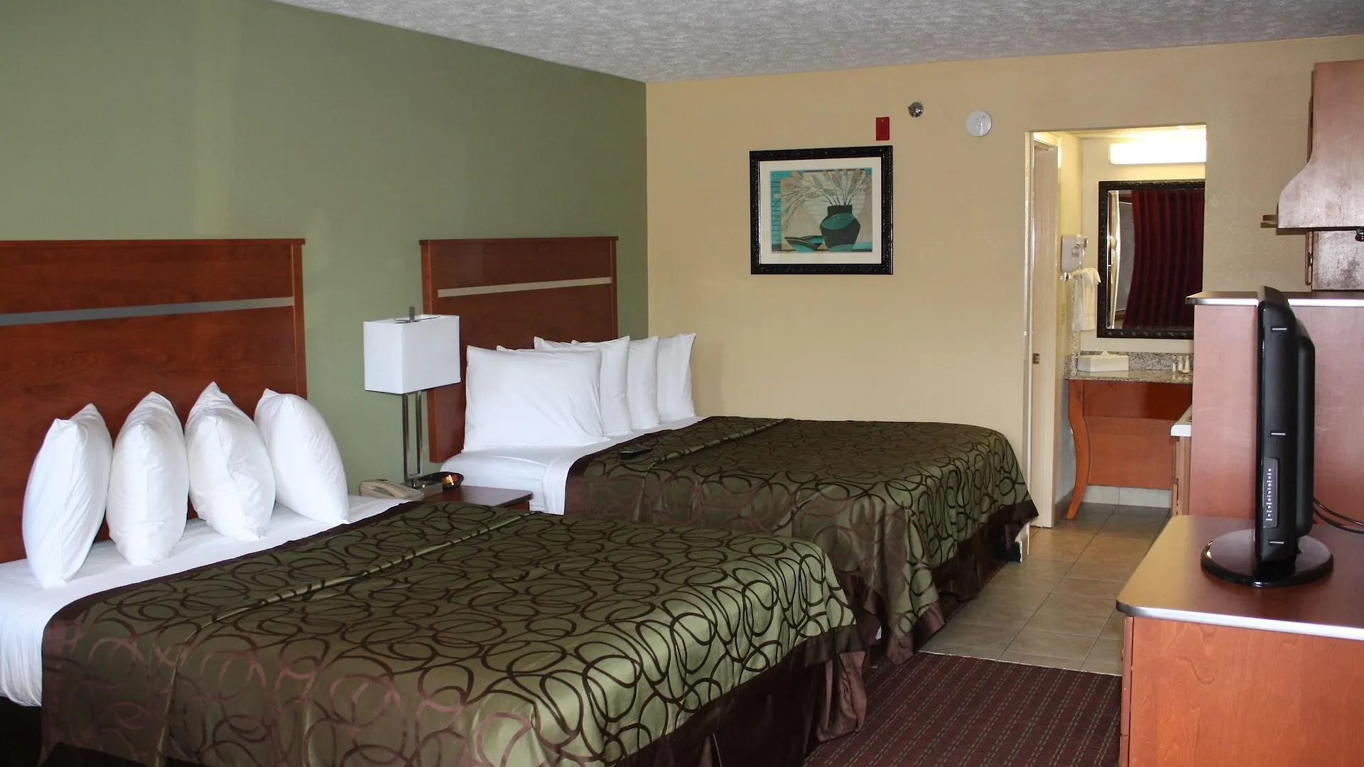 Hotel Baymont By Wyndham Near Island Drive Pigeon Forge