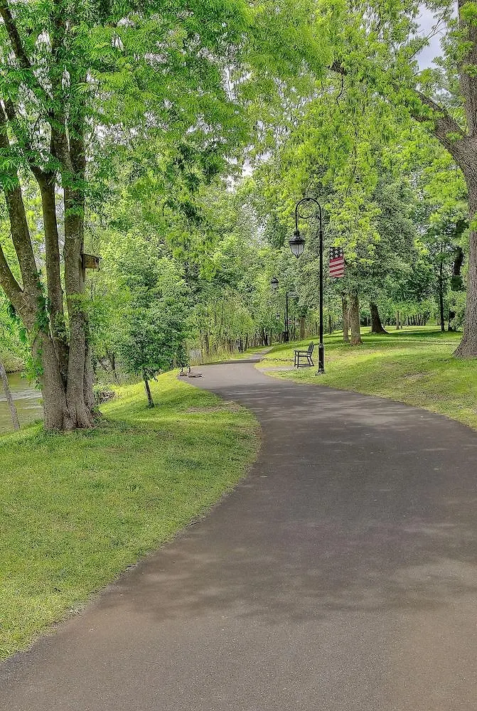 By Willow Brook Hotel Pigeon Forge