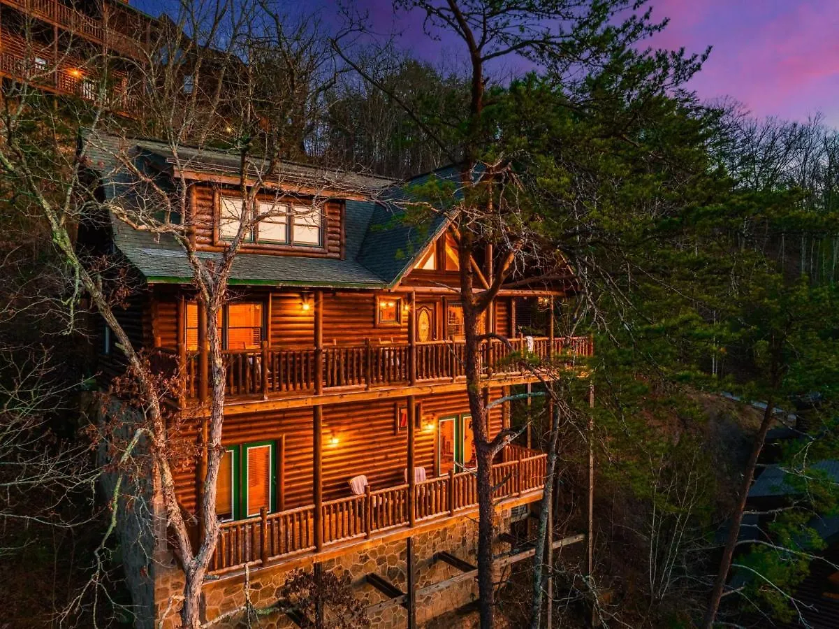 Glow In Dark, Nerf War, 360 View, Theater, Hottub, Games * Pigeon Forge