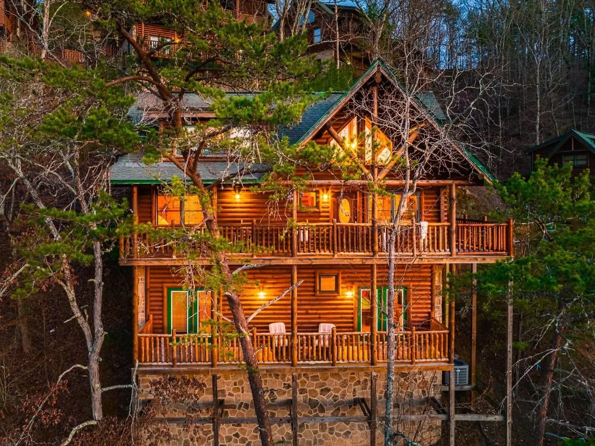 Glow In Dark, Nerf War, 360 View, Theater, Hottub, Games * Pigeon Forge