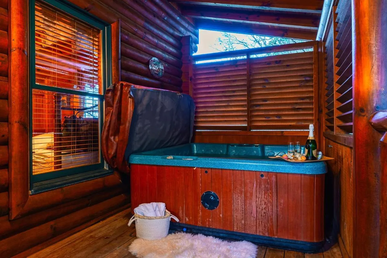 Glow In Dark, Nerf War, 360 View, Theater, Hottub, Games Holiday home Pigeon Forge