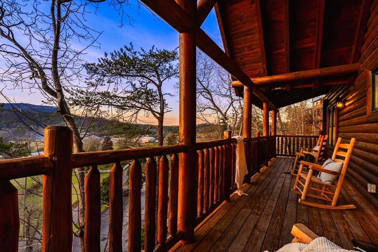 Holiday home Glow In Dark, Nerf War, 360 View, Theater, Hottub, Games Pigeon Forge