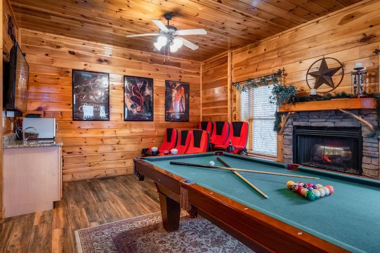 Holiday home Glow In Dark, Nerf War, 360 View, Theater, Hottub, Games Pigeon Forge