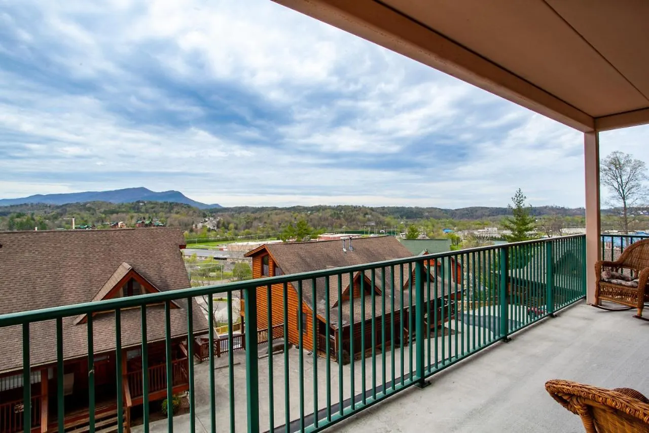 The Bear Paw Palace Mtn View And Community Pools Holiday home *