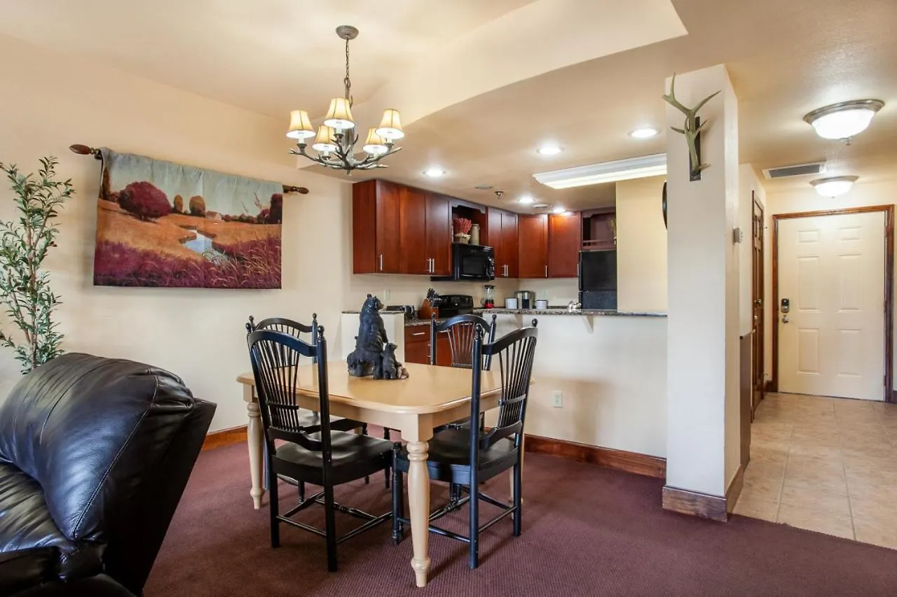 The Bear Paw Palace Mtn View And Community Pools Holiday home *