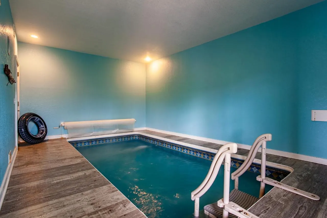 Poolin Around With Private Hot Tub And Indoor Pool Holiday home *