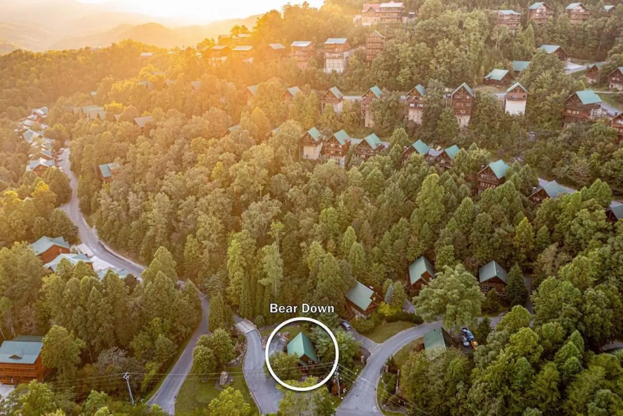 Holiday home Bear Down With Hot Tub, Pool Table, Arcade Games Pigeon Forge
