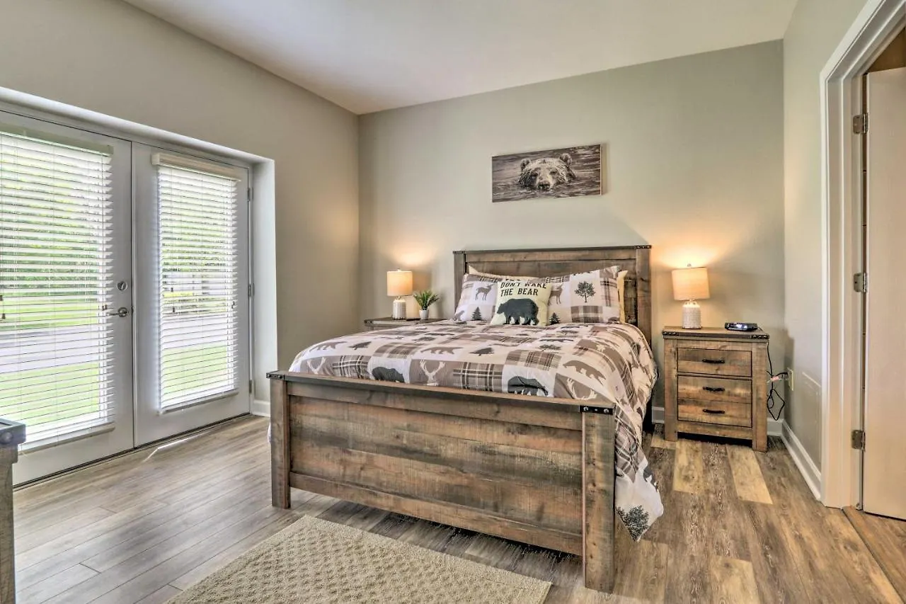 Downtown With Pool Access! Apartment