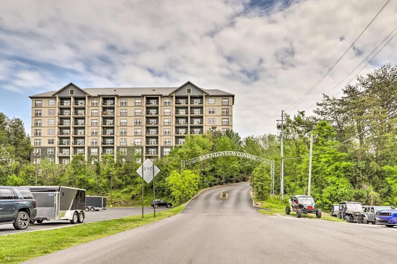 Downtown With Pool Access! Apartment Pigeon Forge