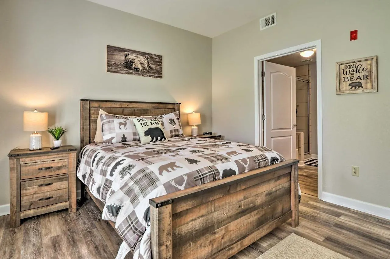 Apartment Downtown With Pool Access! *