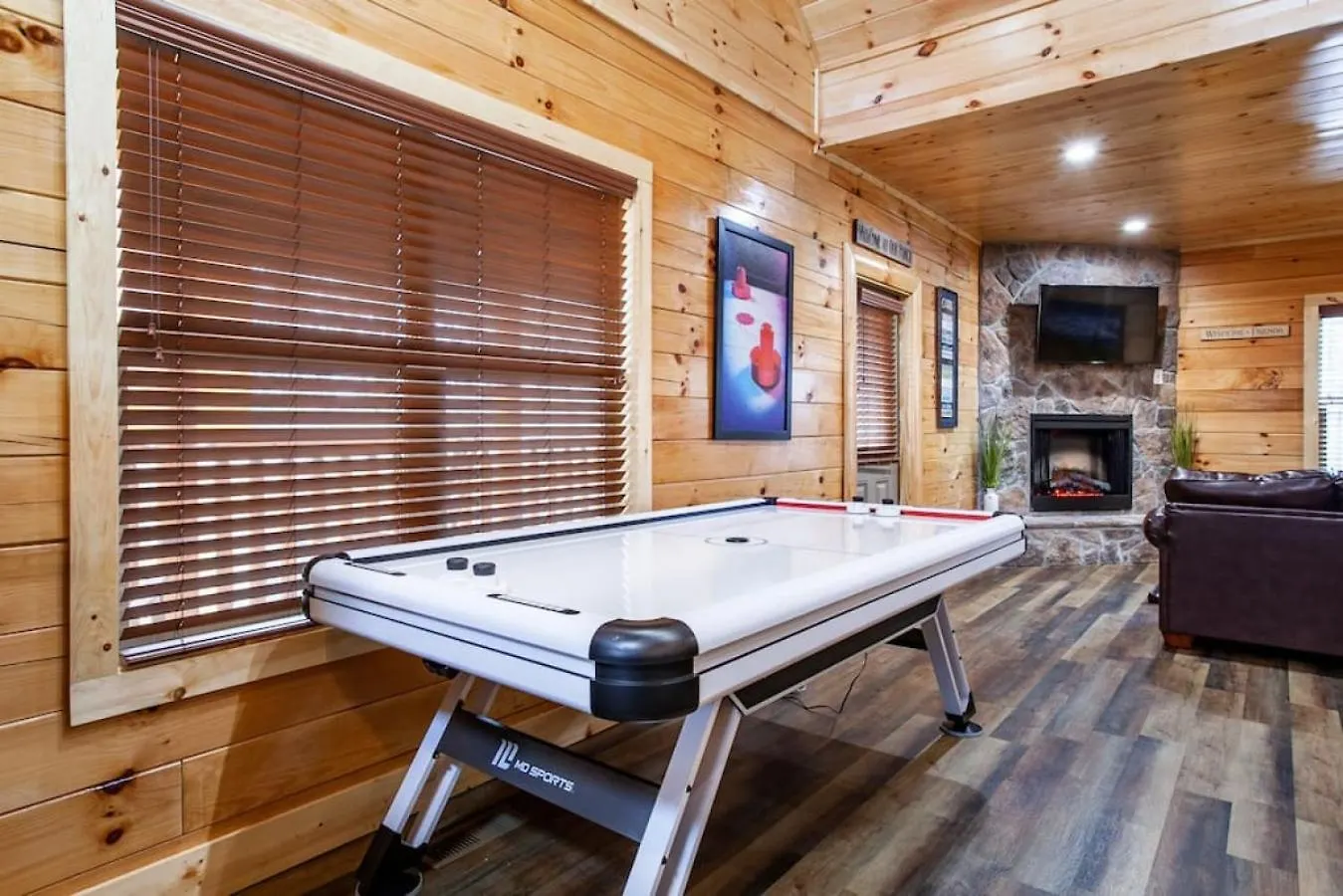 Holiday home Swimming Bears Two With Pools And Hottubs