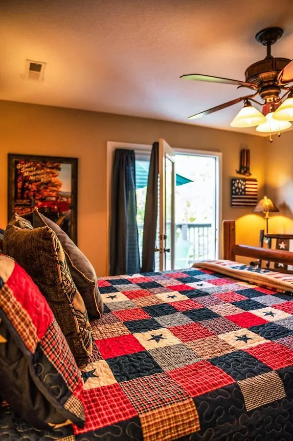 High N Dry-quiet River Access Neighborhood, 1 Mile To Parkway, 5 Miles To Dollywood! Holiday home *