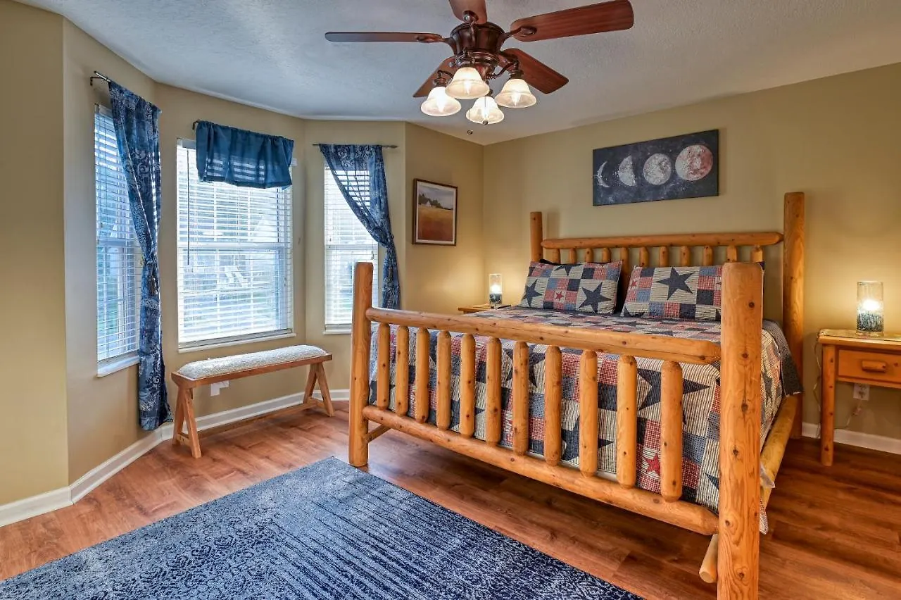 Holiday home High N Dry-quiet River Access Neighborhood, 1 Mile To Parkway, 5 Miles To Dollywood! Pigeon Forge