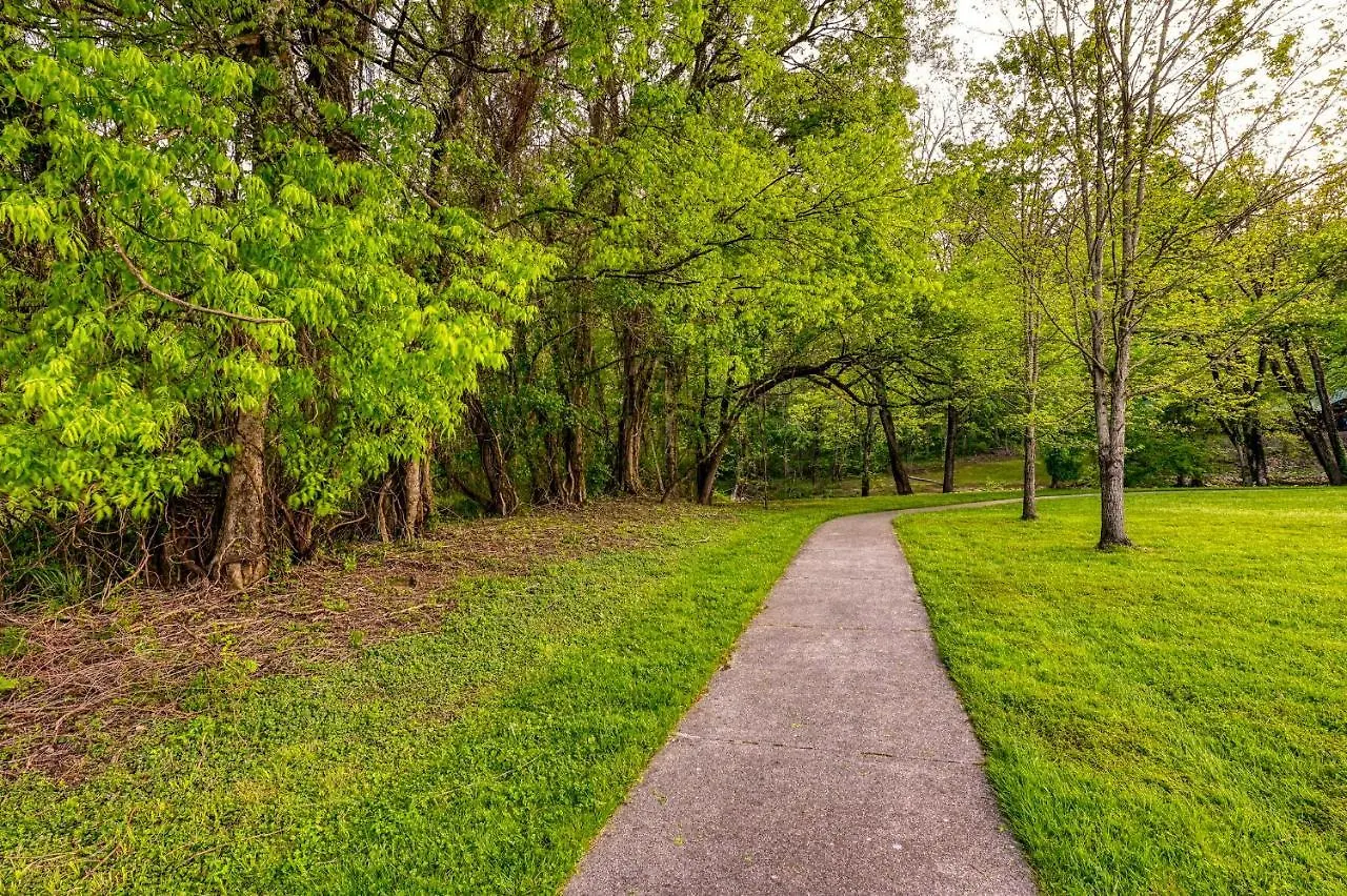 High N Dry-quiet River Access Neighborhood, 1 Mile To Parkway, 5 Miles To Dollywood! Holiday home Pigeon Forge