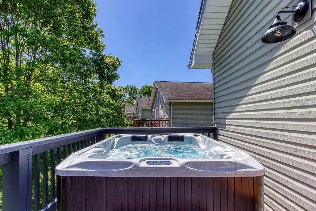 Chalet The Mason Jar, Hot Tub, Wifi, 1089 Free Tickets Each Paid Day, Dollywood And More! Pigeon Forge
