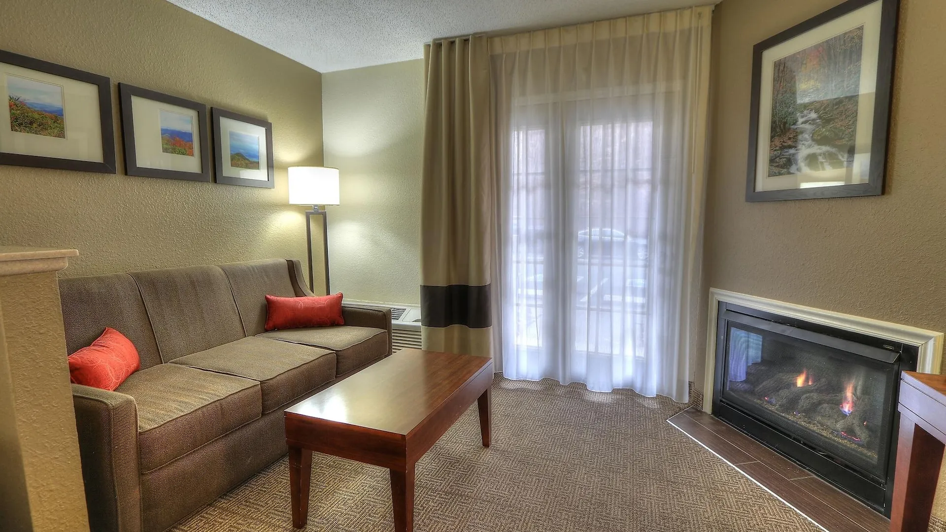 Comfort & At Dollywood Lane Hotel