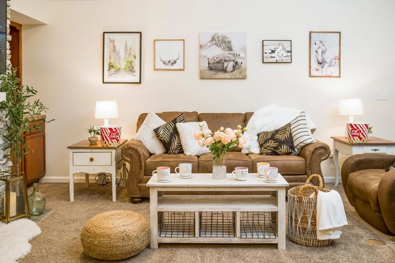 Luxe Quiet Townhouse W/parking/pool/by Dollywood