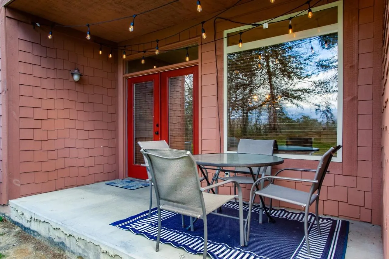 Higher Ground With Mountain And Golf View Holiday home