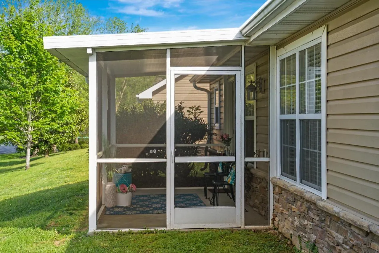 Luxe Quiet Townhouse W/parking/pool/by Dollywood