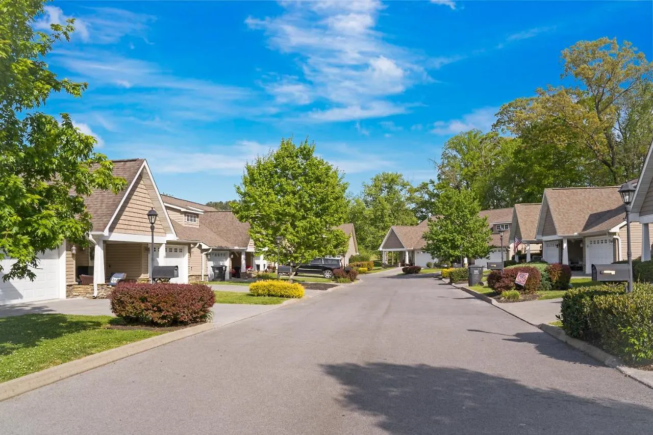 Luxe Quiet Townhouse W/parking/pool/by Dollywood