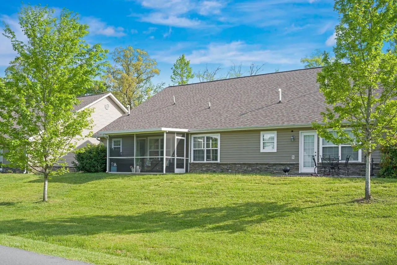 Holiday home Luxe Quiet Townhouse W/parking/pool/by Dollywood