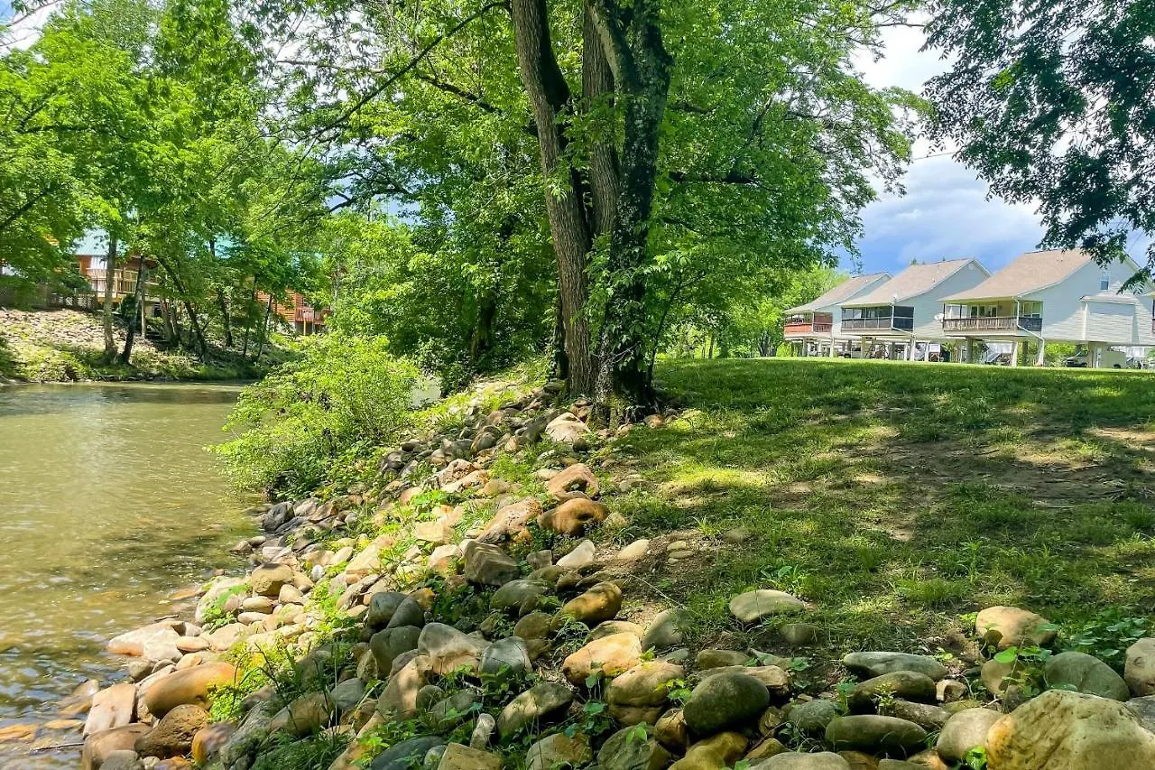 River Oarasis In Heart Of Pigeon Forge!