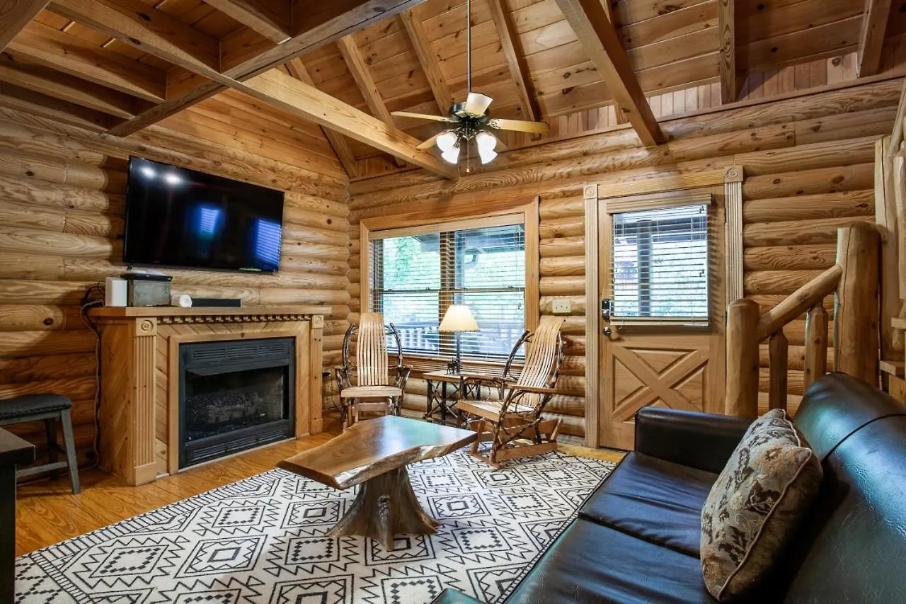 The Alpenhaus Hot Tub Game And Fireplace * Pigeon Forge
