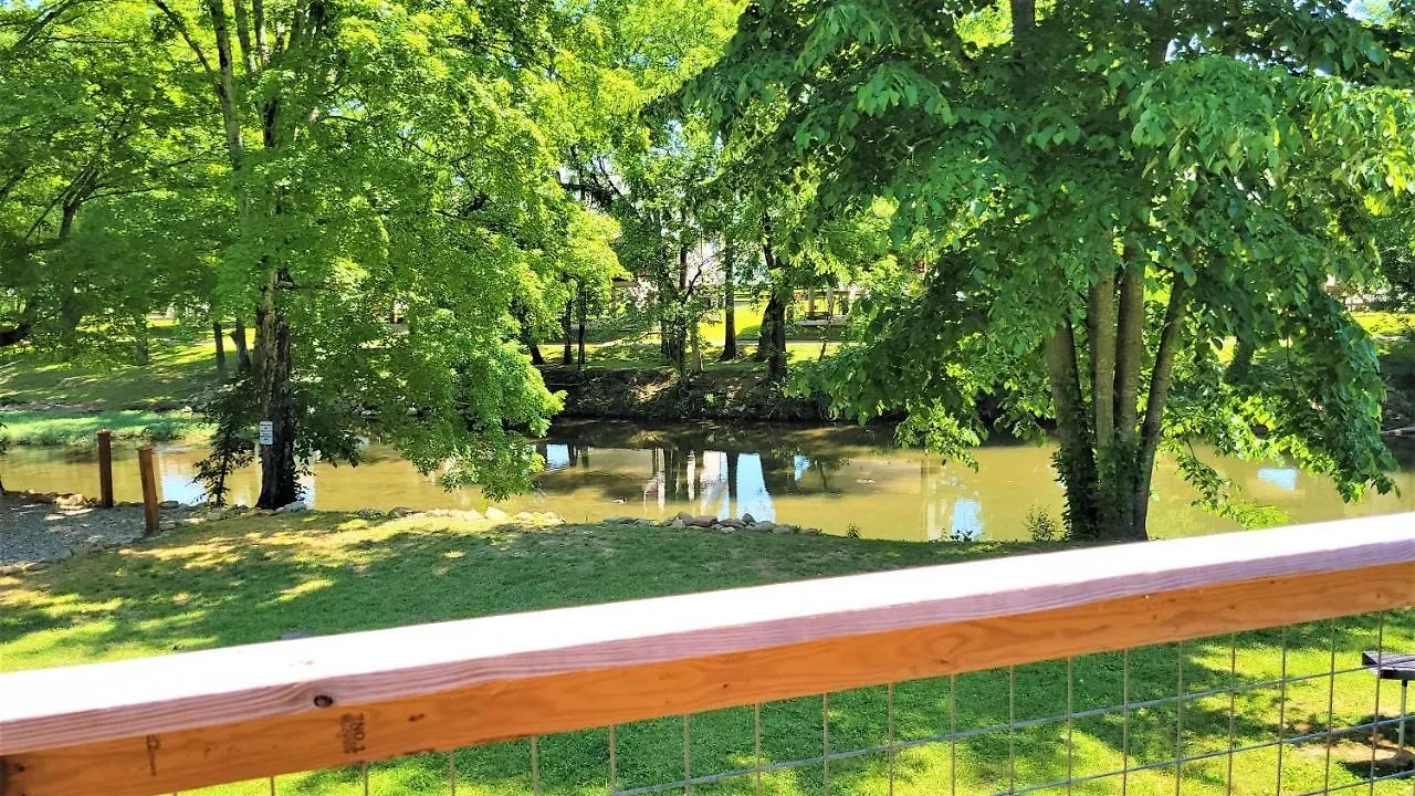Hanky Panky-1 Bedroom On The River Pet Friendly With Fee Free Activity Tickets! Holiday home Pigeon Forge