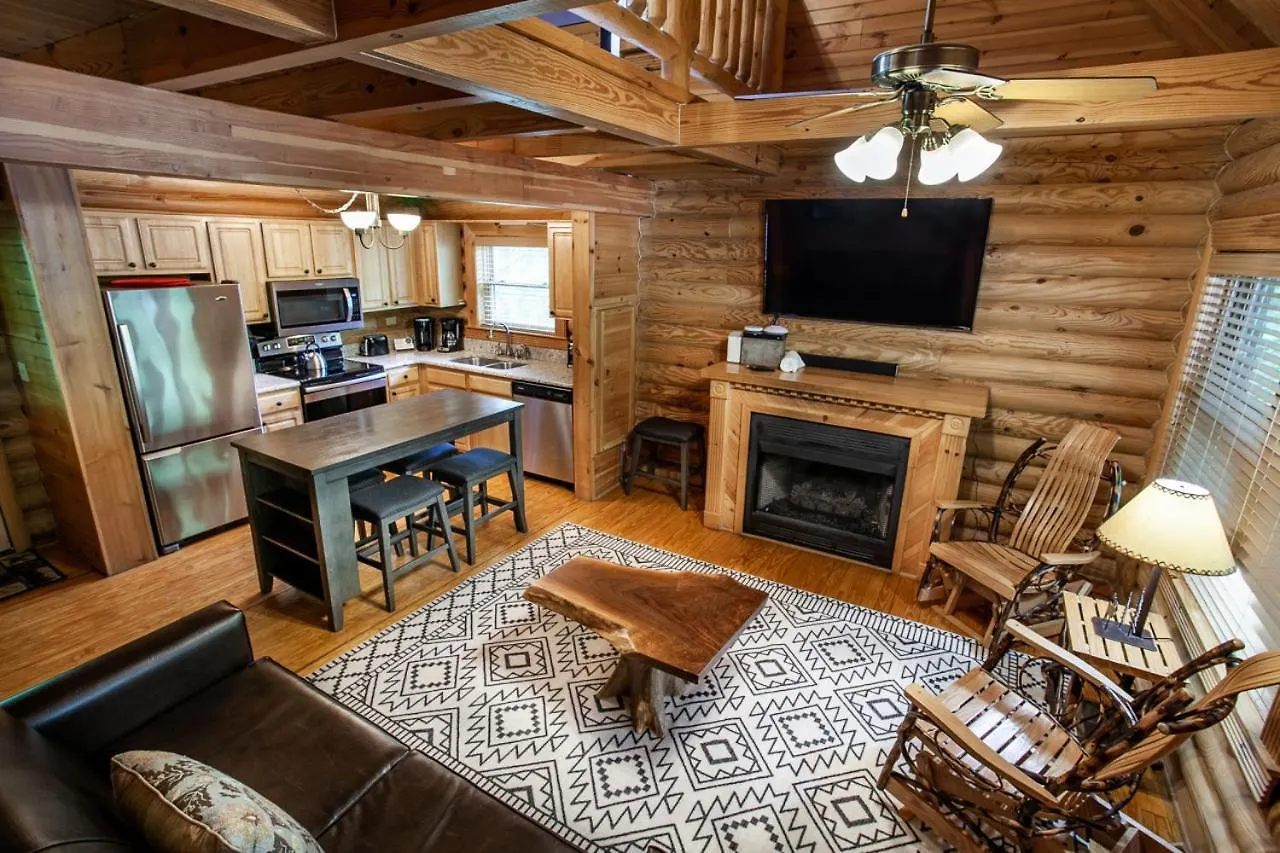 The Alpenhaus Hot Tub Game And Fireplace * Pigeon Forge