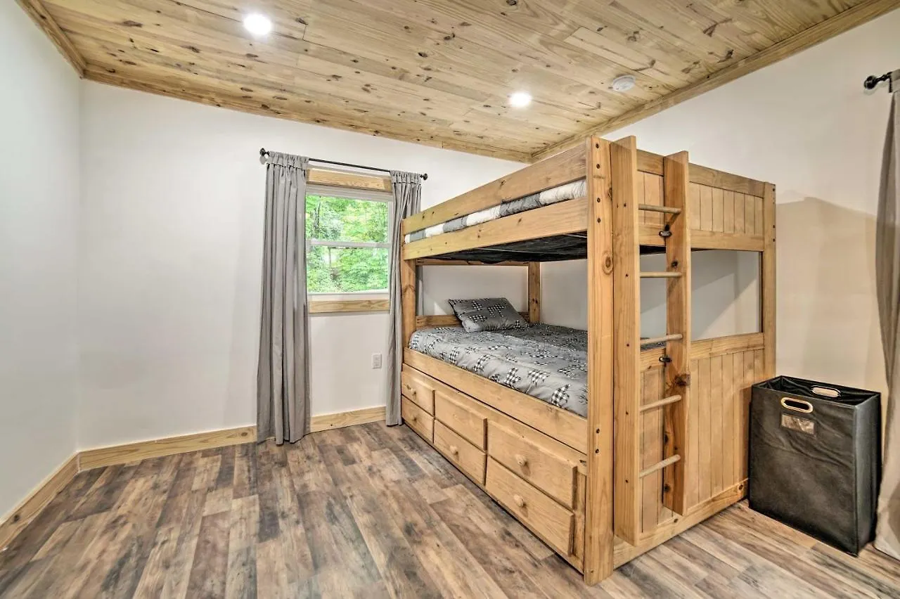 Creekside Ranch With Porch About 2 Mi To Pkwy Holiday home