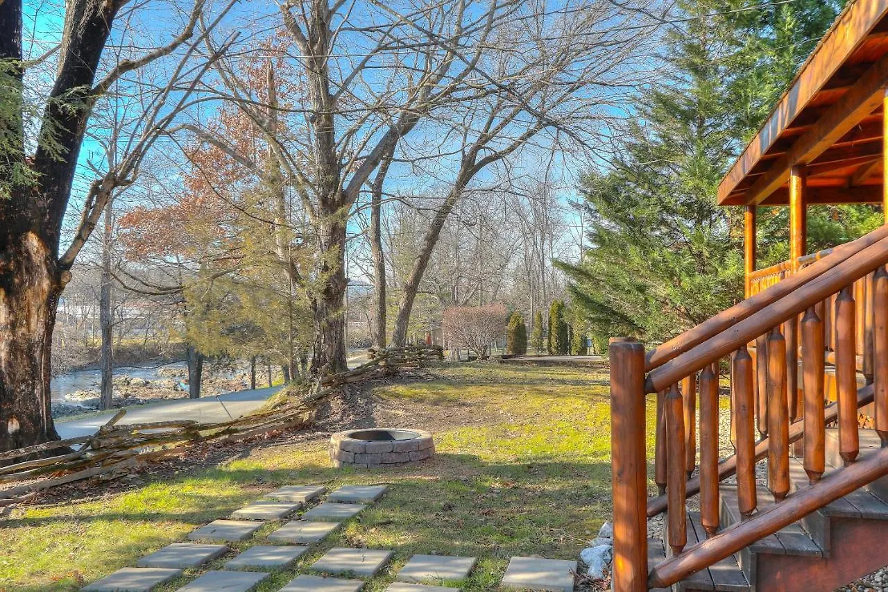Hotel Riverstone & Pigeon Forge