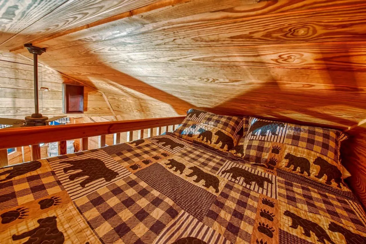 Pigeon Forge Tiny Home Hike, Sip And Explore! *