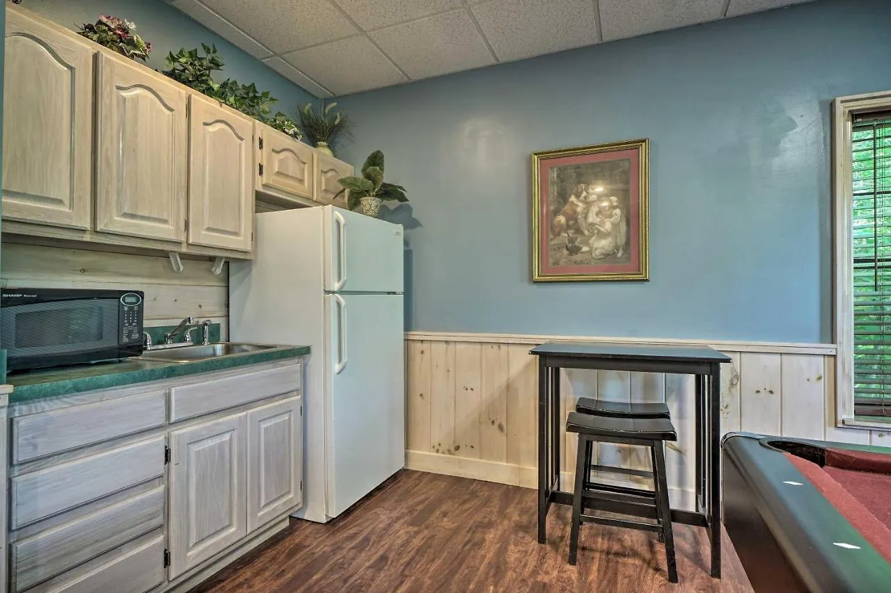 Holiday home Rustic With Private Hot Tub! Pigeon Forge