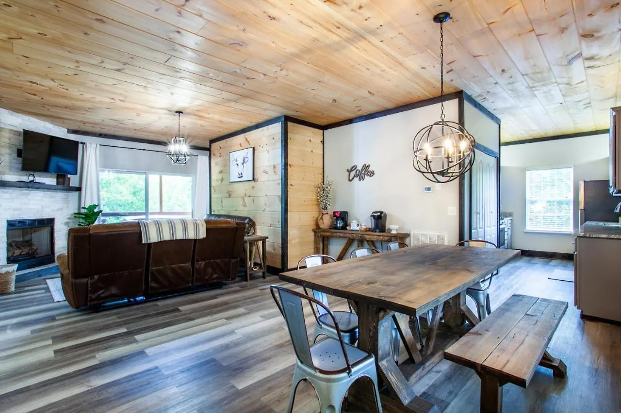 度假居 Pine Cove - Hot Tub, Game Room, Theater 鸽子谷
