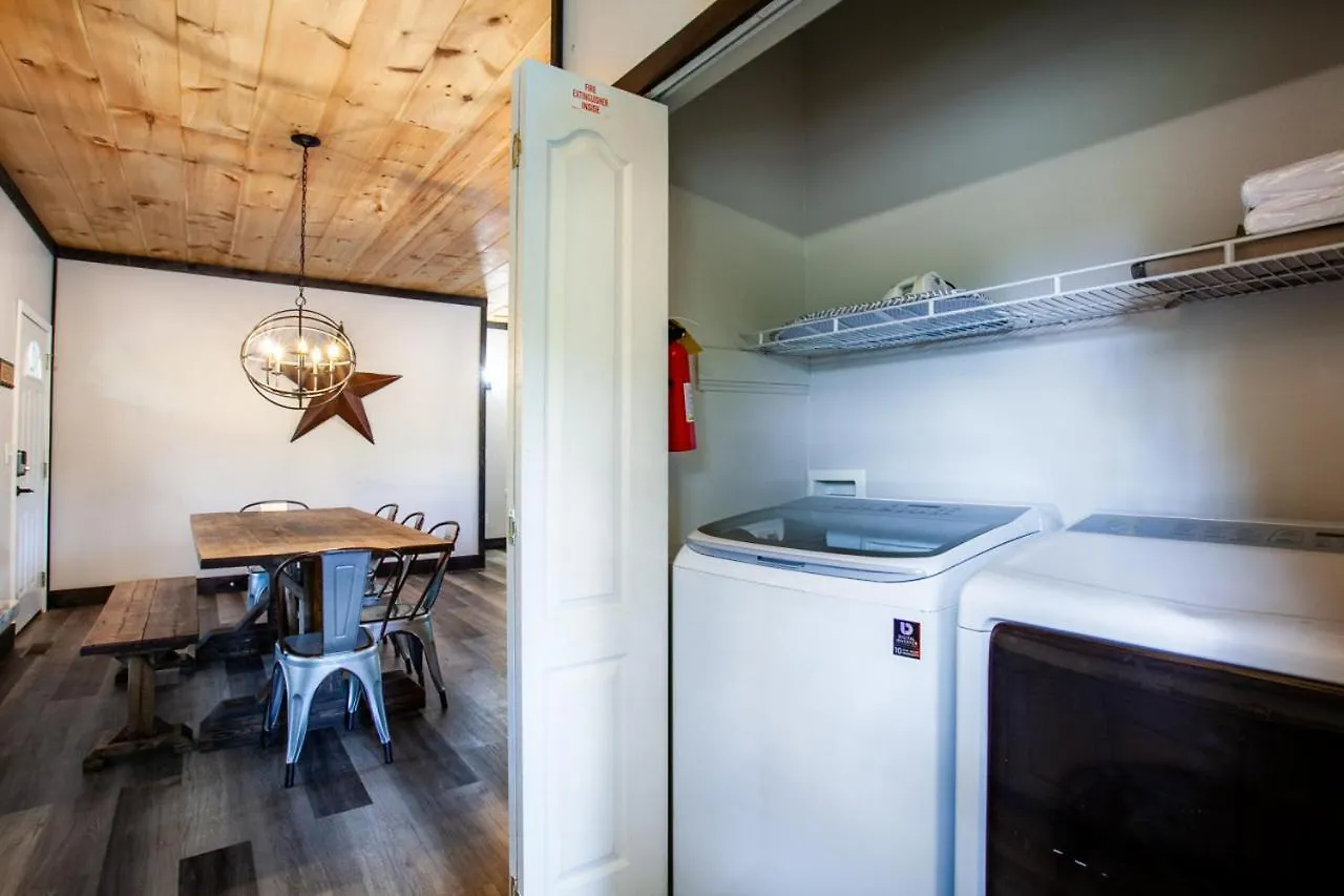 Pine Cove - Hot Tub, Game Room, Theater 度假居
