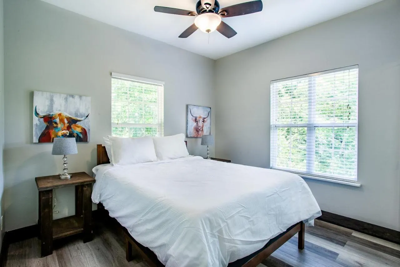 度假居 Pine Cove - Hot Tub, Game Room, Theater *