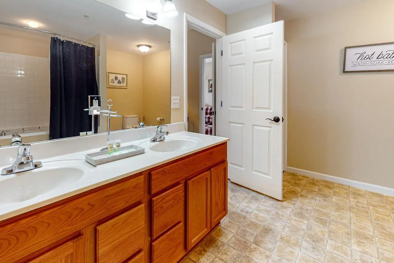 Bandit's Riverfront Retreat Holiday home Pigeon Forge