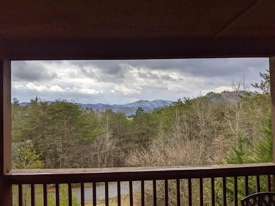 Smoky Mountain Splendor Two Third Acre 2 King Master Holiday home Pigeon Forge