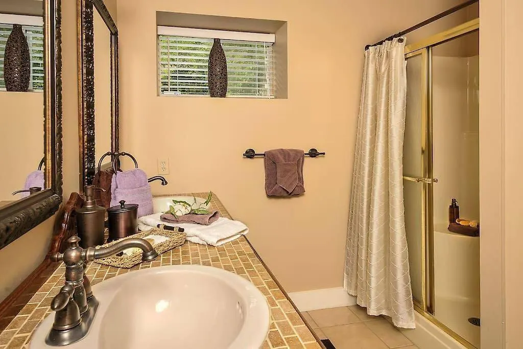 Smoky Mountain Splendor Two Third Acre 2 King Master Holiday home *