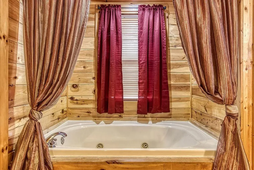 Always Kiss Me Goodnight- Hot Tub, Get 1089 Of Free Area Attraction Tickets For Each Paid Day! Pigeon Forge