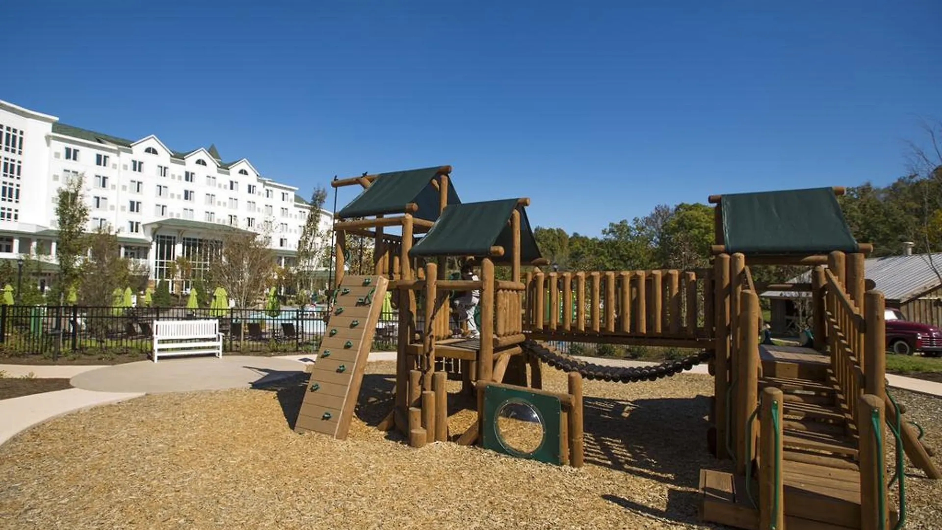 Dollywood's Dreammore And 4* بيدجن فورج
