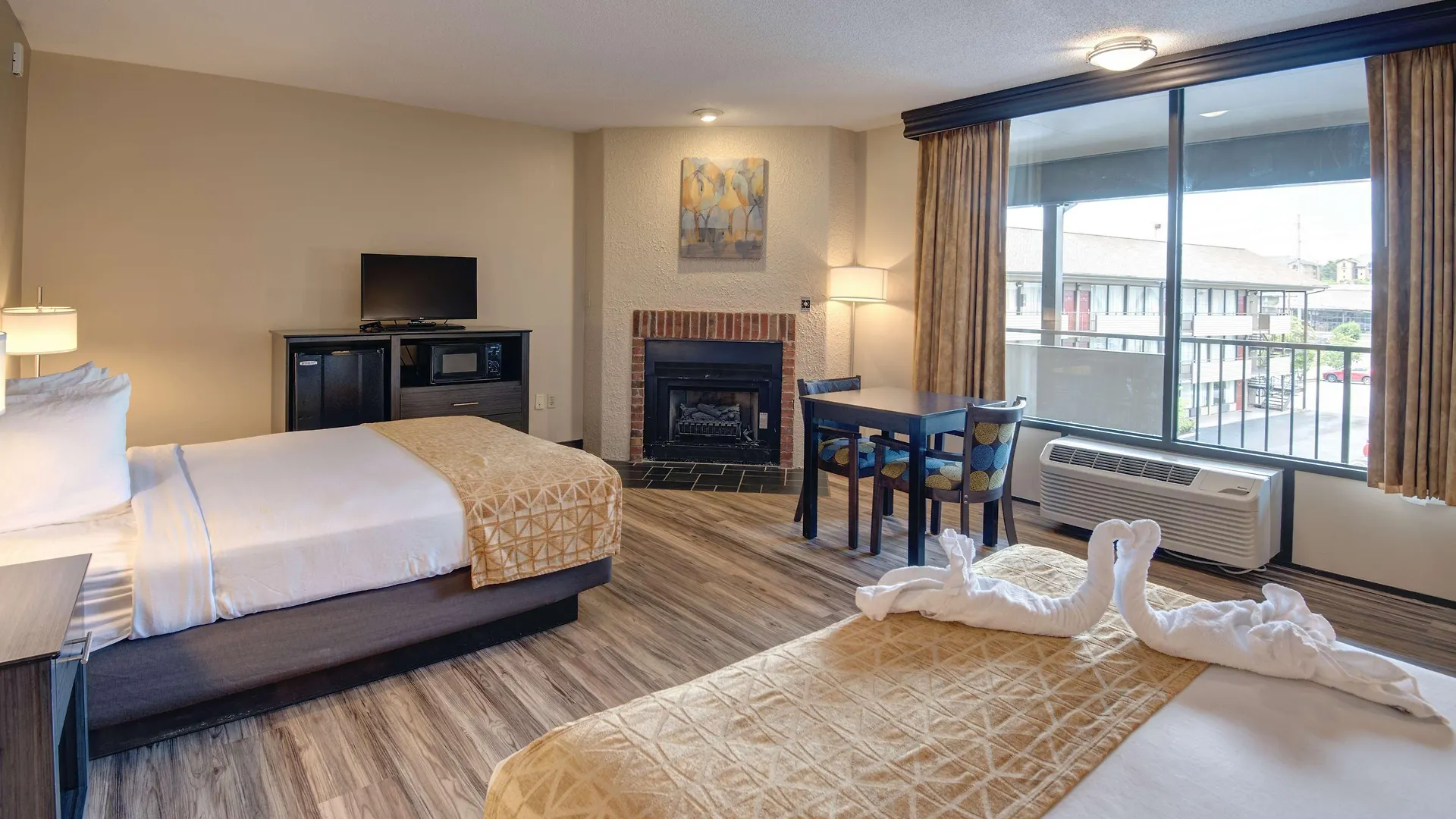 Western Toni 3* Pigeon Forge