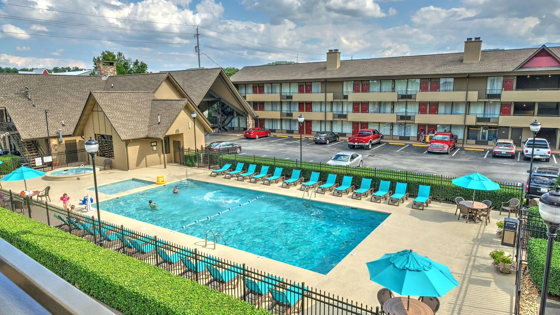 Western Toni 3* Pigeon Forge
