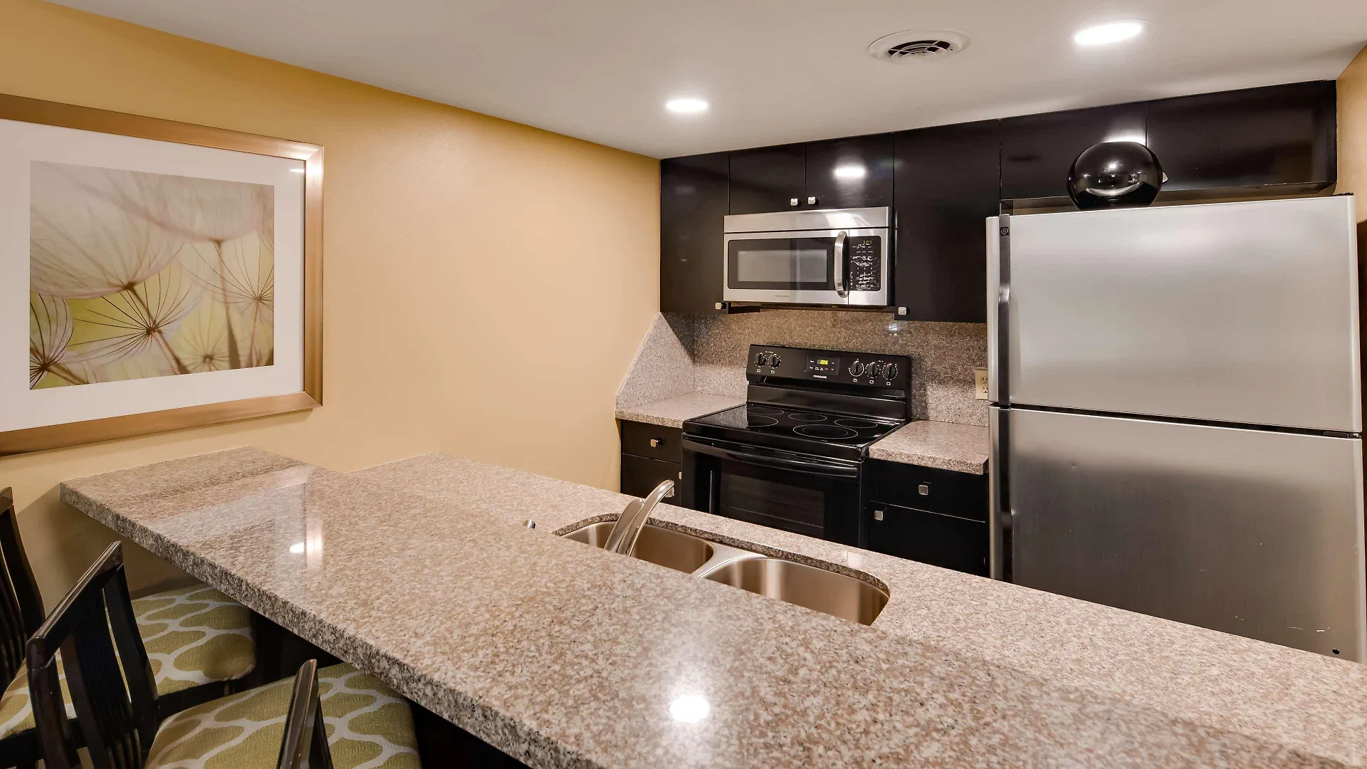 Western Plaza Hotel 3*