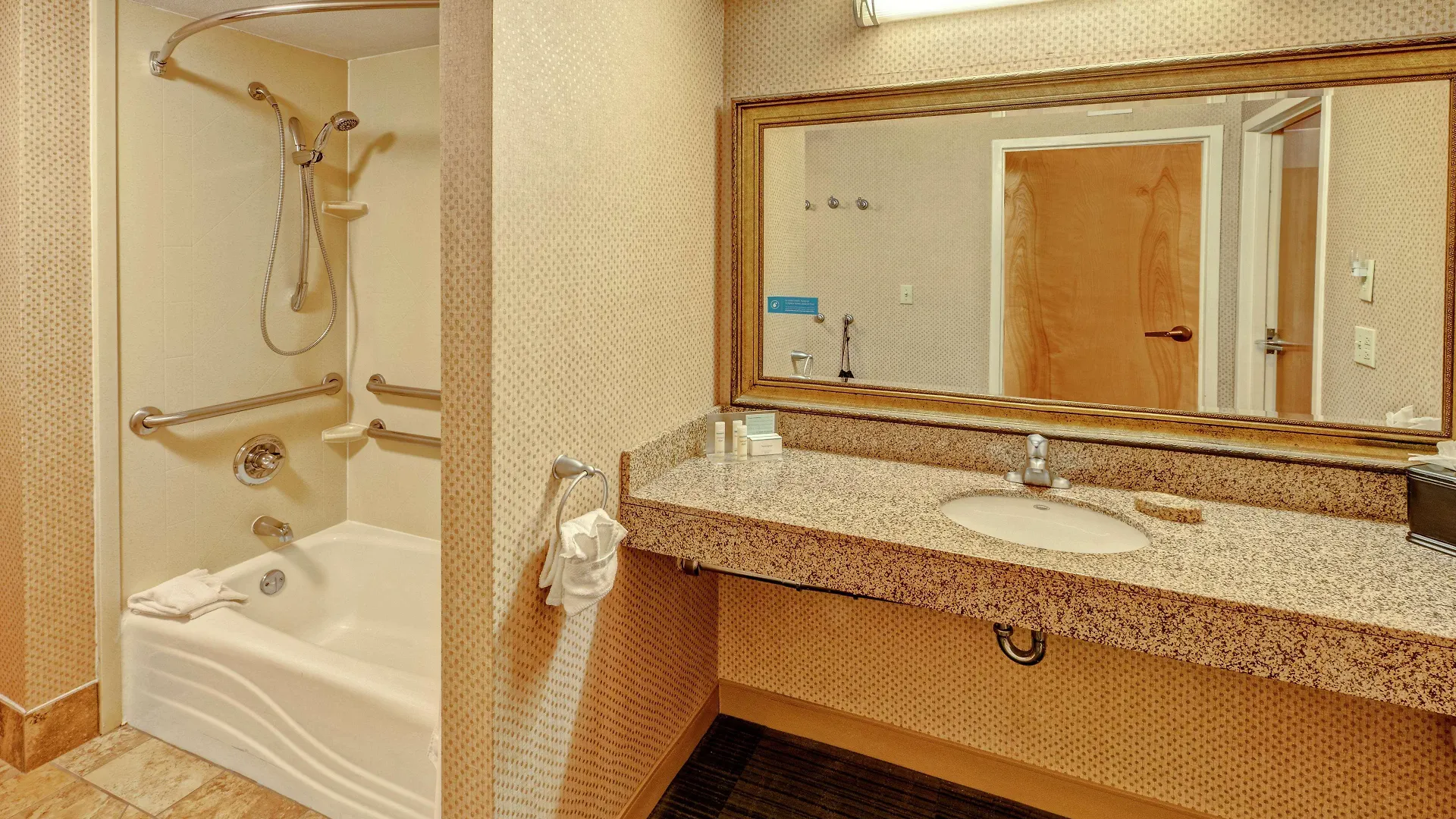 Hotel Hampton & On The Parkway