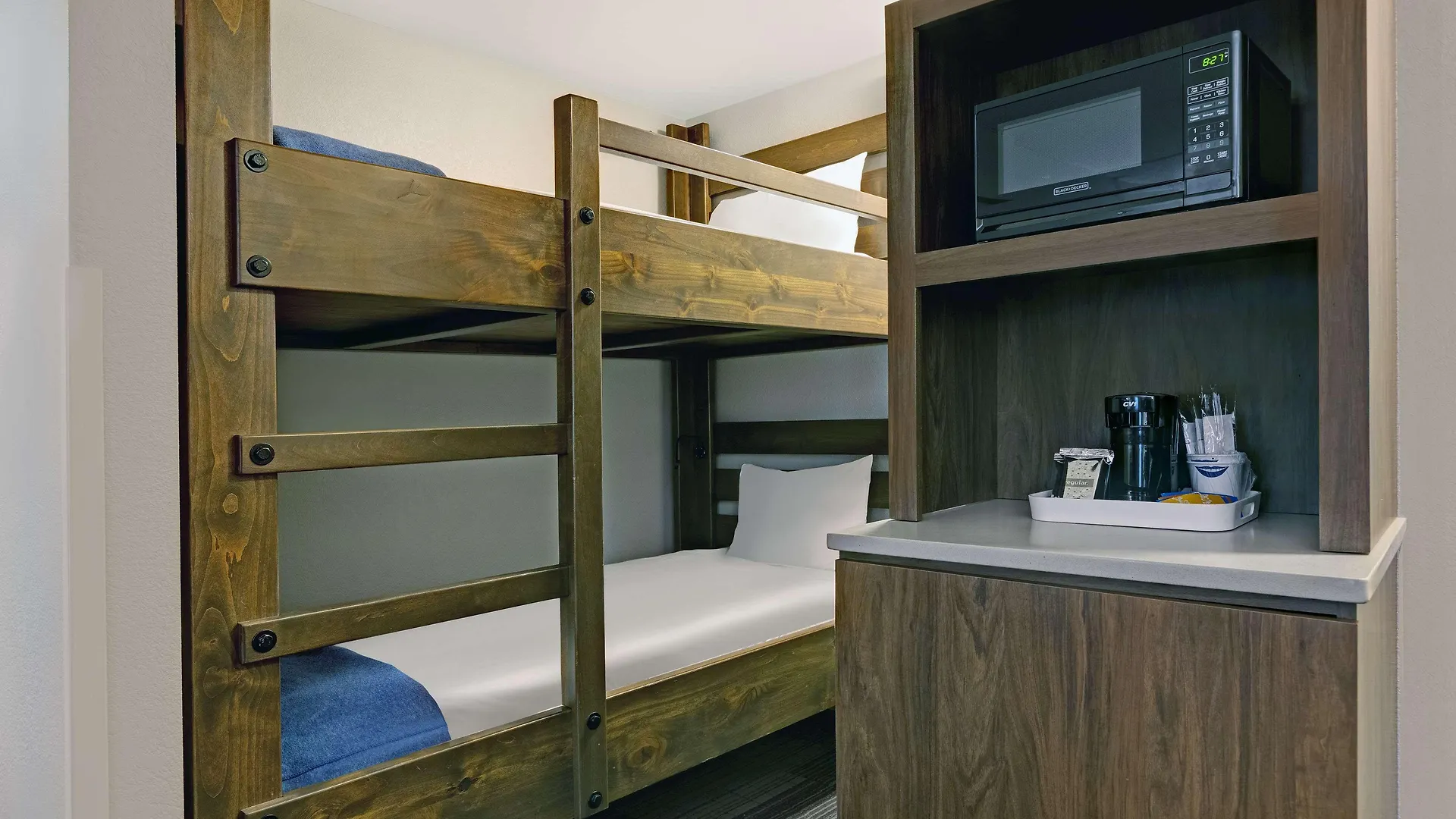 Hampton & On The Parkway Hotel 3*